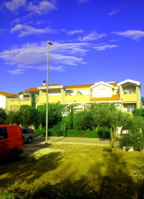 Отель Apartments Dubravka  Пировац